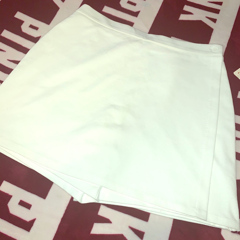 White Skirt / short
